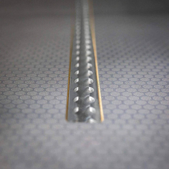 Plancher gris avec rail aéro intégré pour Renault Trafic 2024+ Plancher gris avec rail aéro intégré pour Renault Trafic 2024+