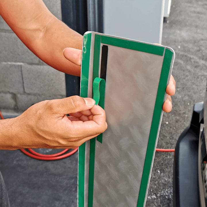 Seuil de coffre aluminium Renault Master 2024+ fixé sur véhicule - exemple sur un autre véhicule