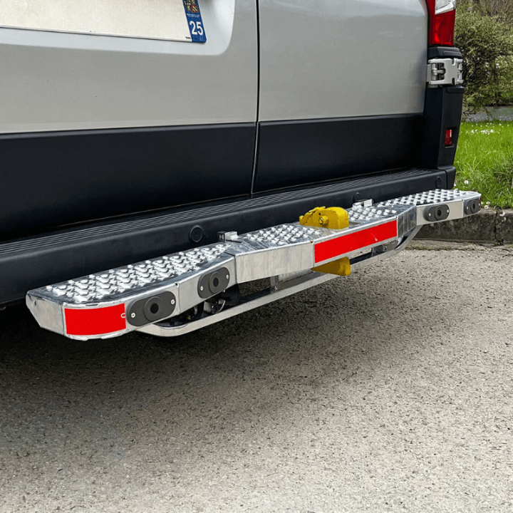Marchepied en position fermée et verrouillée Volkswagen T7 2025+