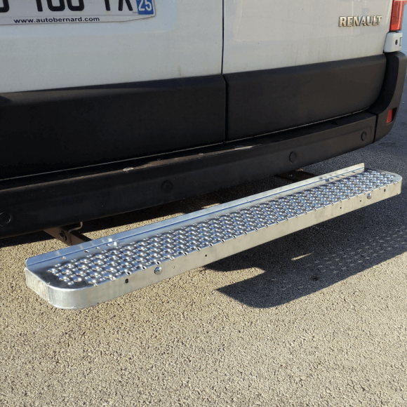 Marchepied arrière pour Volkswagen T7 2025+ sans attelage. Marchepied arrière pour Volkswagen T7 2025+ sans attelage.