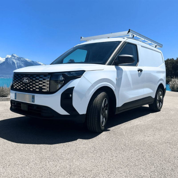 Galerie aluminium pour Ford Courier 2024+. Galerie plate idéale pour parkings Galerie aluminium pour Ford Courier 2024+. Galerie plate idéale pour parkings