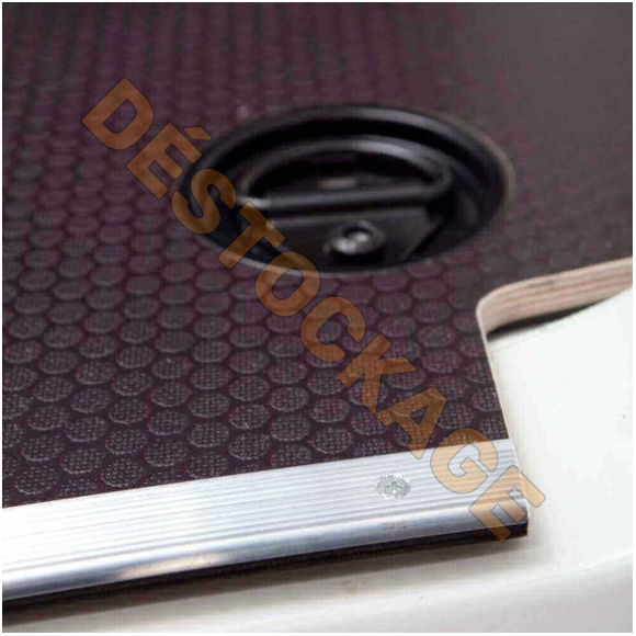 Plancher bois brun antidérapant pour Renault Master L3 2024+ avec barres de seuil et coupelles de finition.