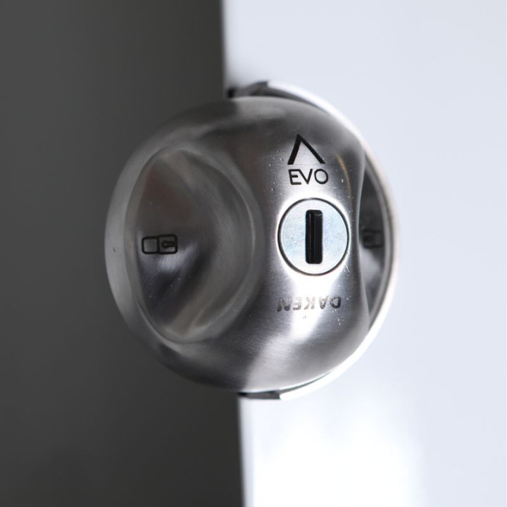 Zoom serrure antivol utilitaire DAKEN SATURN EVO avec finition inox AISI 304