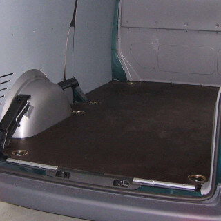 Plancher bois antidérapant Volkswagen T5 2011-2015. Avec barres de seuil et coupelles de finition. Plancher bois antidérapant Volkswagen T5 2011-2015. Avec barres de seuil et coupelles de finition.