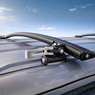 Barres de toit rabattables pour Toyota Proace 2016+ position basse. Photo générique.