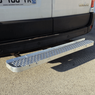 Marchepied arrière pour Nissan NV300 2016-2021 sans attelage. Marchepied arrière pour Nissan NV300 2016-2021 sans attelage.