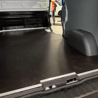 Plancher bois antidérapant Renault Trafic 2014-2024 Double Cabine avec barres de seuil Plancher bois antidérapant Renault Trafic 2014-2024 Double Cabine avec barres de seuil