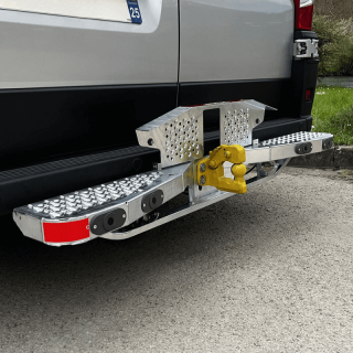 Marchepied en position relevée et verrouillée Nissan NV300 2016-2021 Marchepied en position relevée et verrouillée Nissan NV300 2016-2021